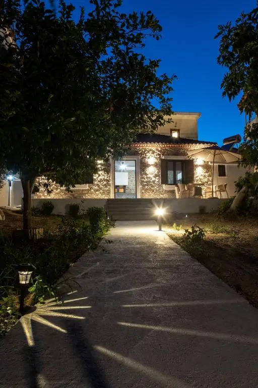 V&M Traditional Luxury Villa