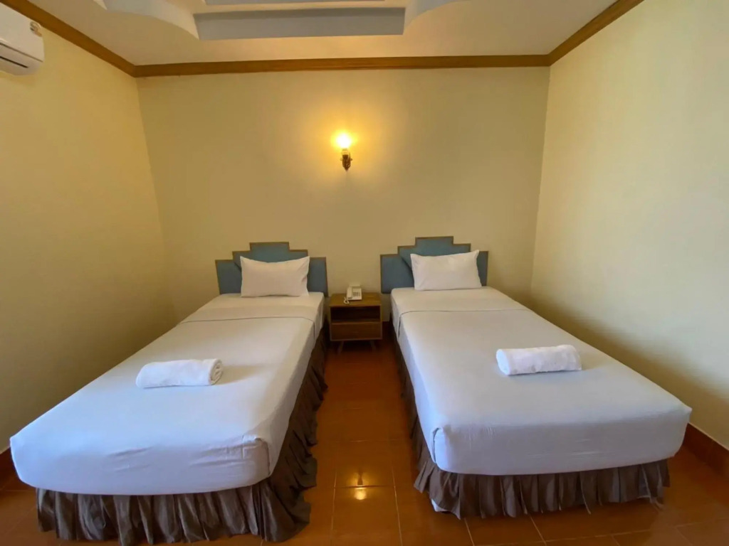 SR Hotel