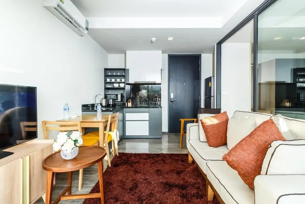 D252 - Patong Sea-view Apartment With 2 Pools Near Beach and Nightlife
