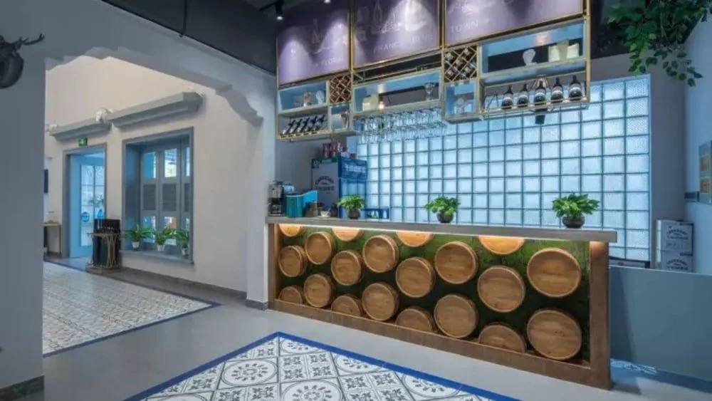 Floral Hotel Falan Small Town