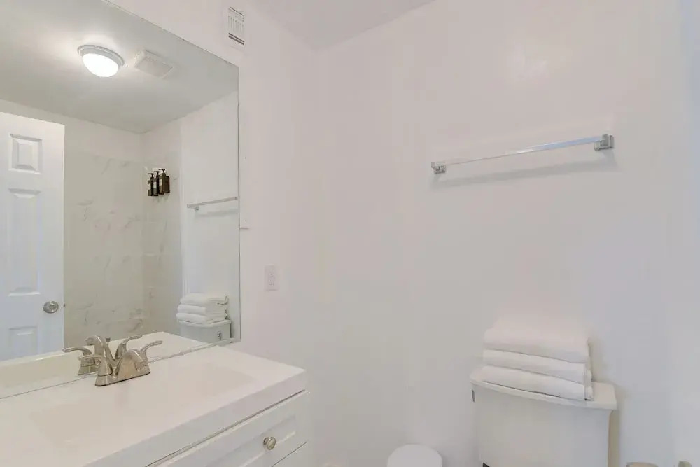 15 Mi to Dtwn Houston: Condo in Gated Community