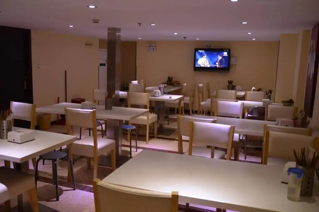 Pebble Hotel (Shanghai New International Expo Center Longyang Road Metro Station)