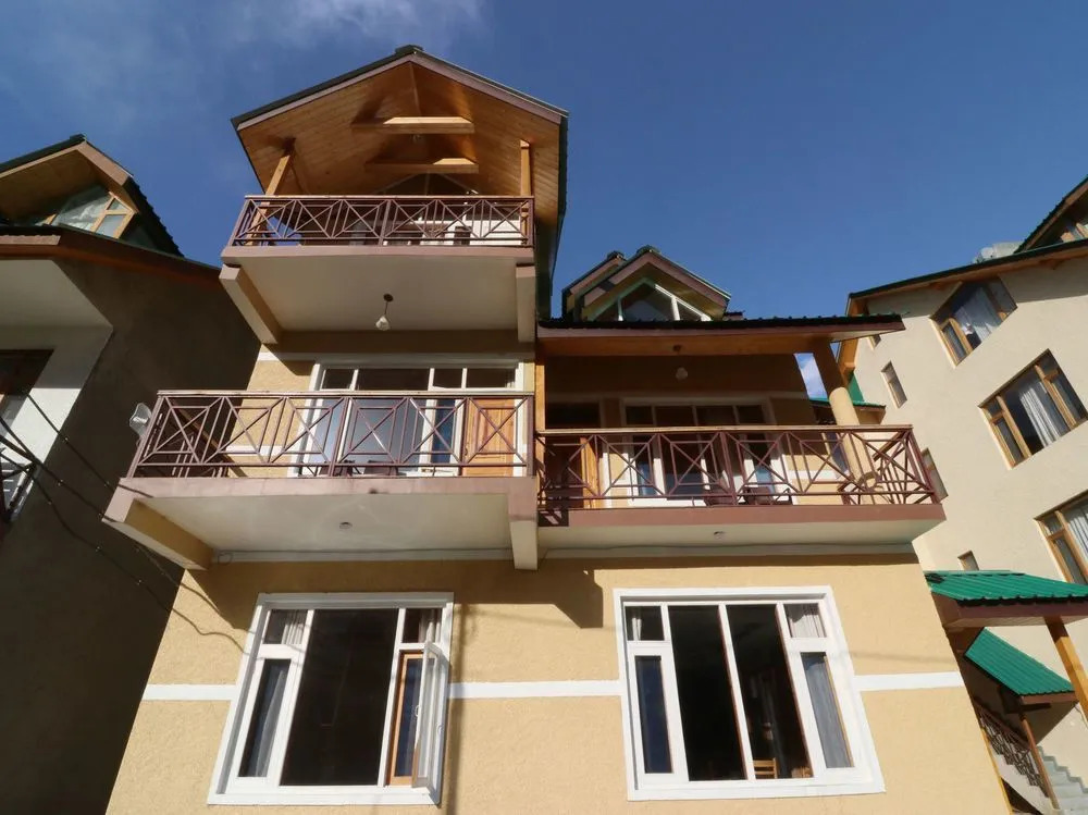 Oyo 13920 Home Spacious Studios Shuru