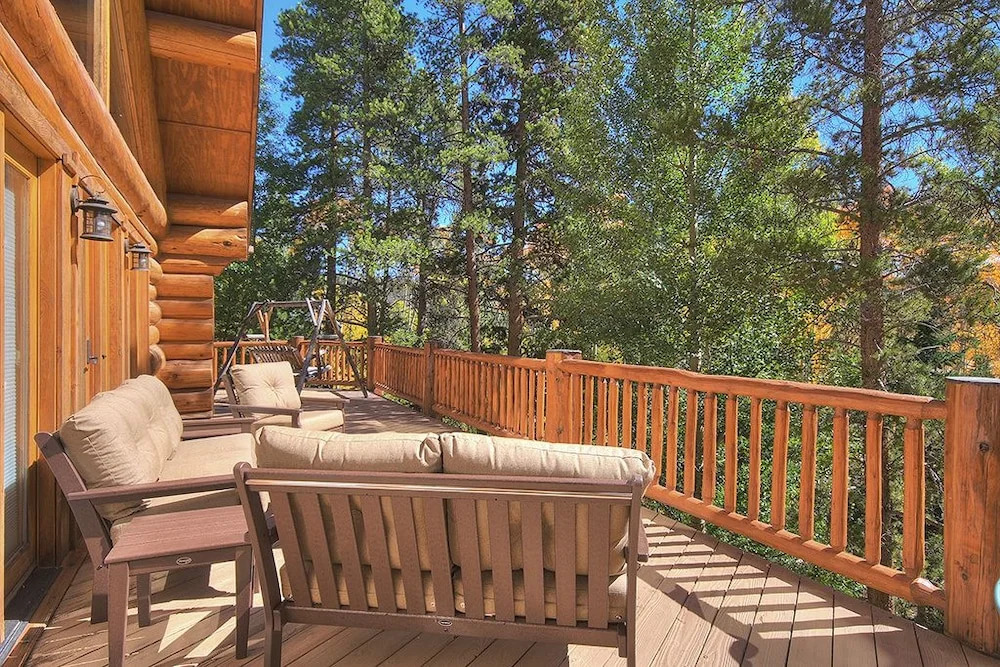 Discovery Lodge by RedAwning