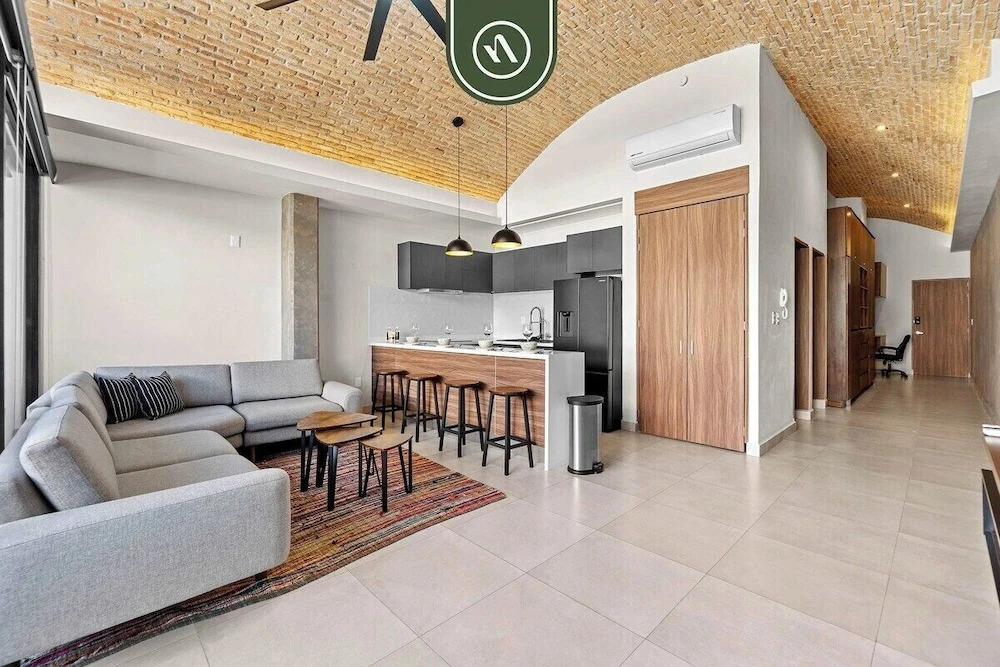 Restored Historic 2 BR Condo in Downtown - Pool