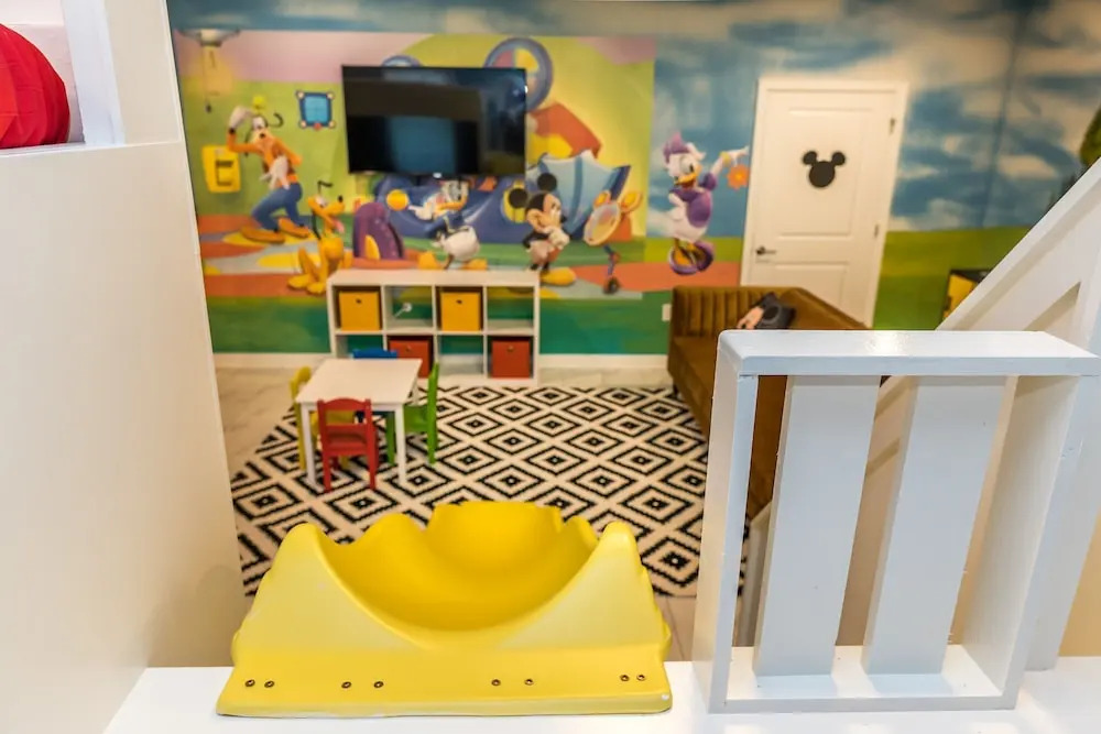 Disney Decorated Home 8min to Disneyworld Pool Spa Sleeps 22 Stl104