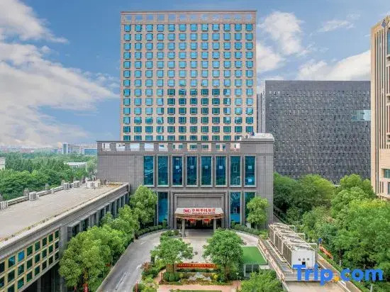 Zhongzhou Huayue Hotel