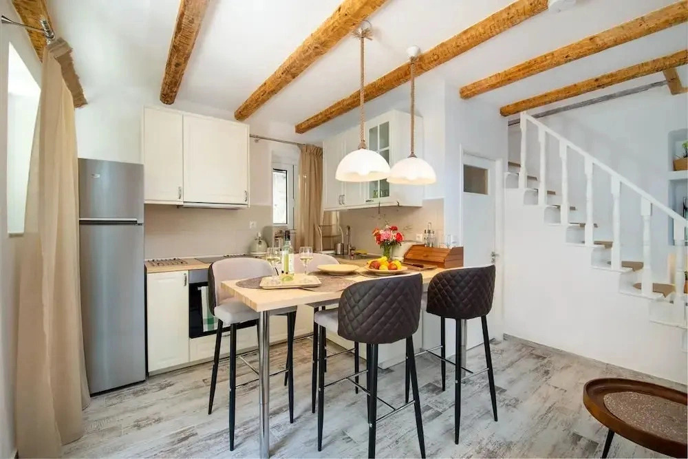 Loggos Couple Suite by Konnect