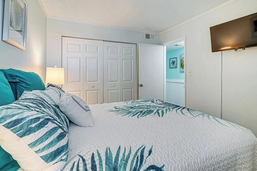 Walk to Pool & Beach! 3rd-floor Murrells Inlet Gem