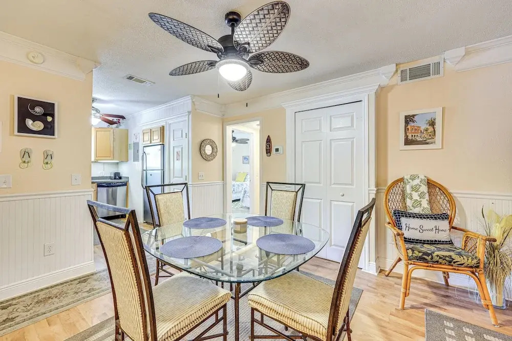 Fernandina Beach Condo w/ Pool + Path to Beach!
