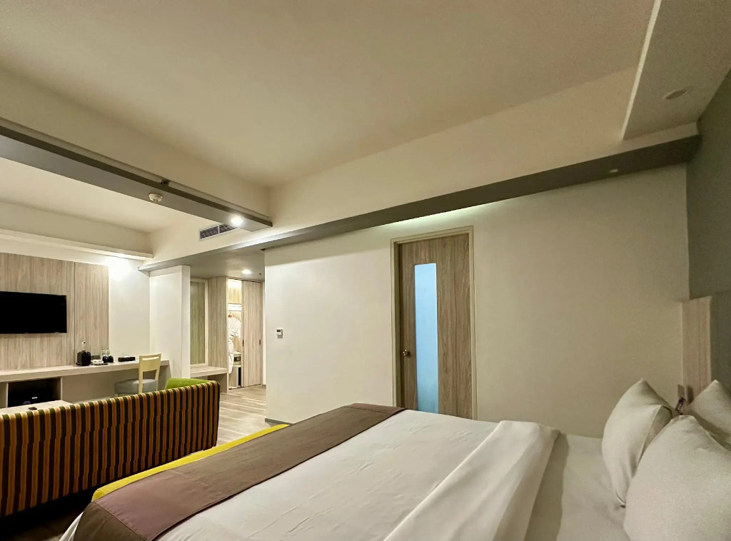 Sparks Life Jakarta, ARTOTEL Curated