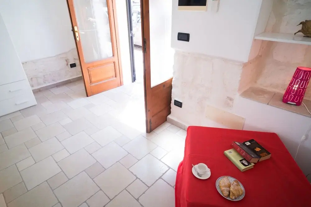 La bottega Ostuni by Typney