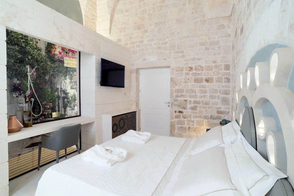 Vico Bianco Raro Smart Rooms Collection