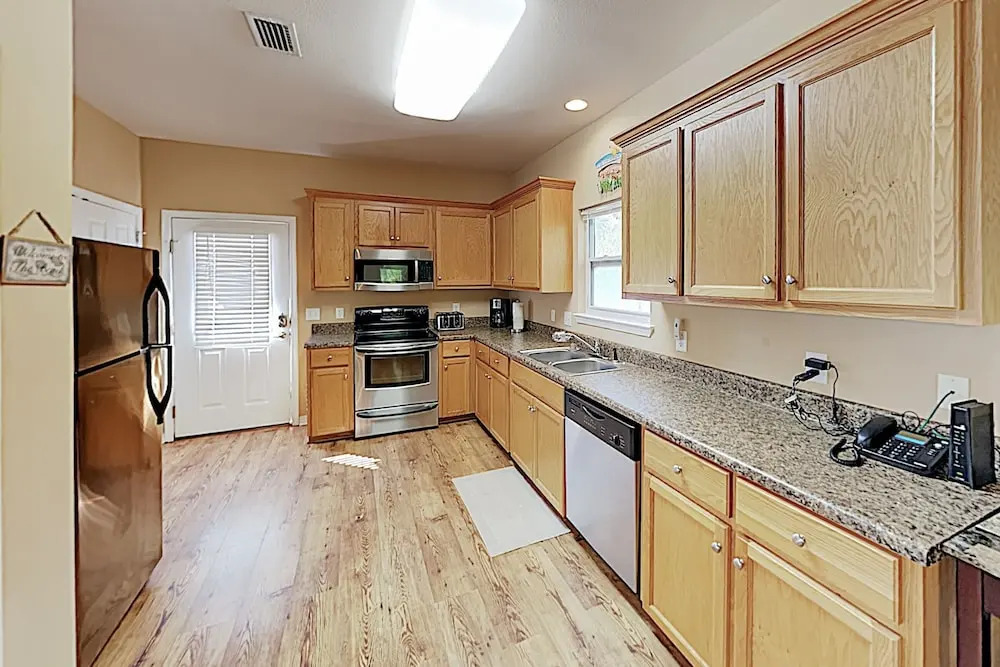 Updated Beach W/ Pools - Walk To Waves! 3 Bedroom Cabin