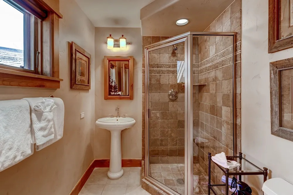 5br/5ba , Ski In/out In Arrowhead, 3523 Sq Ft! 5 Bedroom Condo by RedAwning