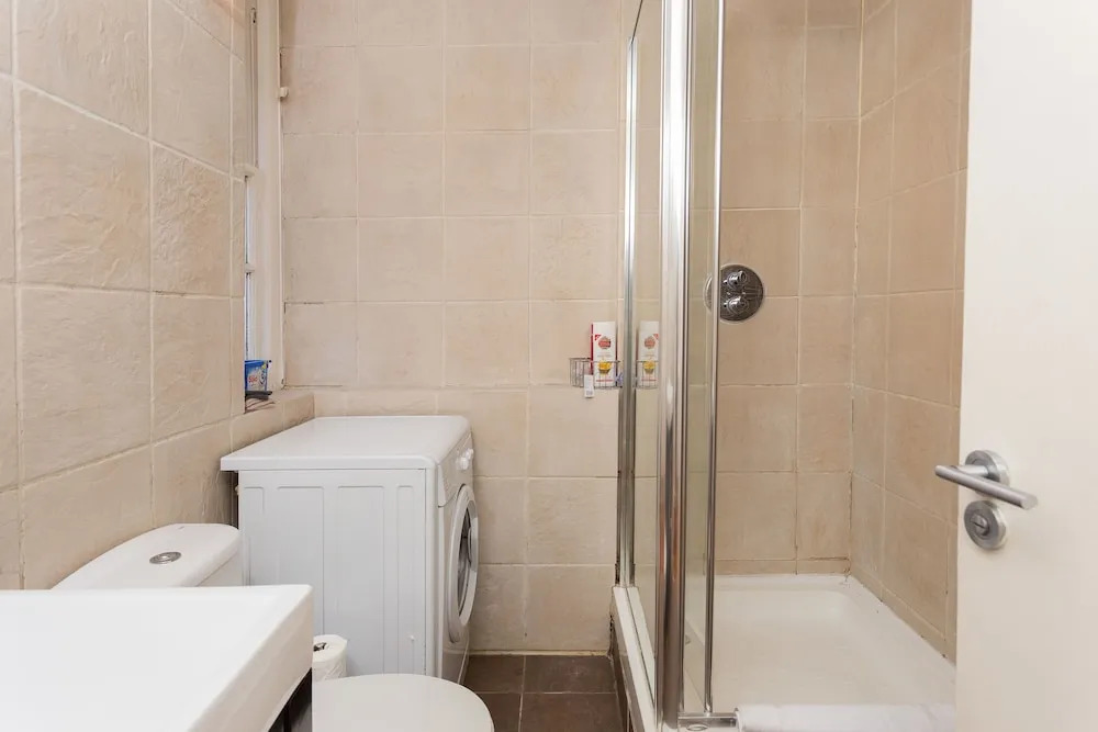 2 Bedroom Flat Sleeps 4 in Pimlico