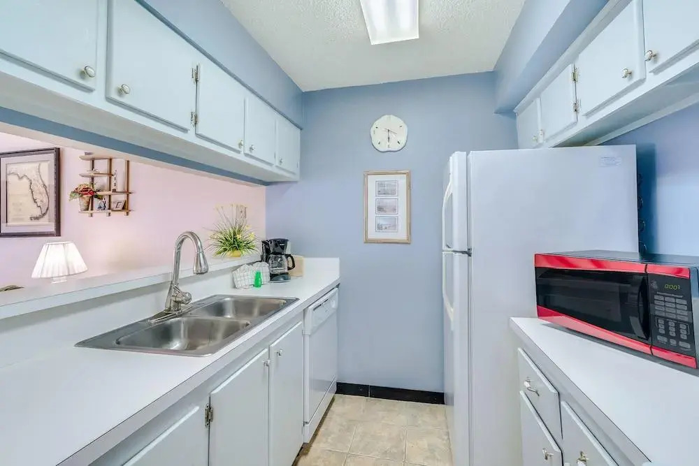 Madeira Beach Yacht Club 215F by Distinctive Beach Rentals
