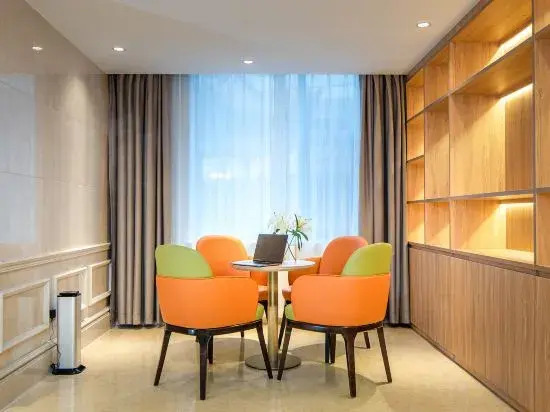 Vienna 3 Best Hotel (Lvliang Economic Development Zone East Expressway Entrance Branch)