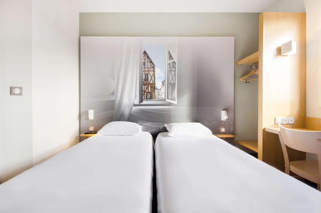 B&B HOTEL CHARTRES Le Coudray