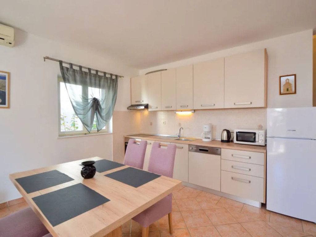 Apartment Mladen Paros 22771