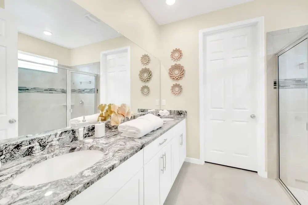 8BR Home Near Disney w Pool Hot Tub Games