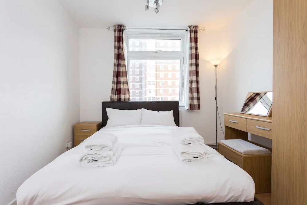 4 Bedroom Apartment in Shepherd's Bush Accommodates 10