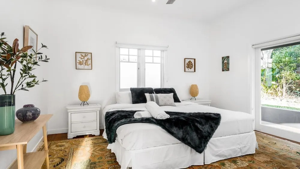 Alkira - Boutique cottage - Walk to Clarkes Beach