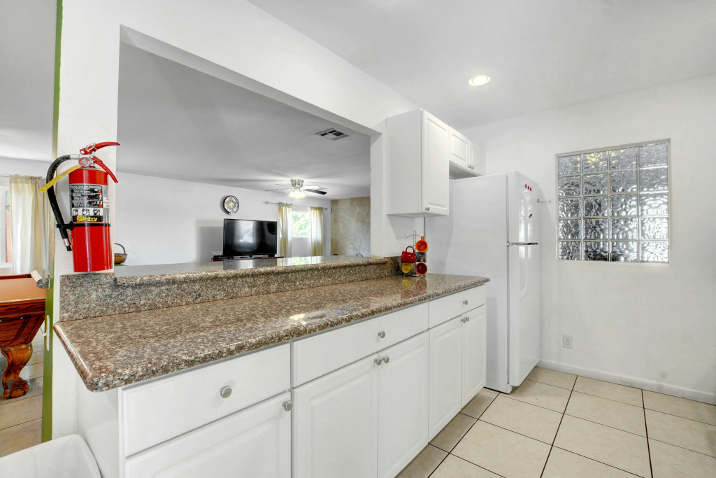 Vibrant in Vegas 4 Bd with Shimmering Pool!