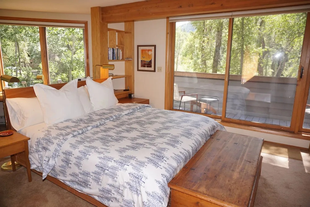 Exclusive And Private Roaring Fork Riverfront Town  - Walk To Restaurants And Shops 5 Bedroom Townhouse by RedAwning