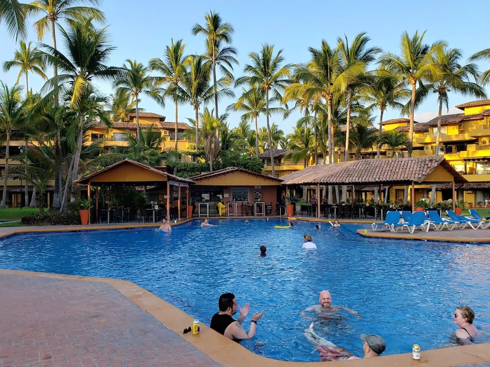 Villa Facing the Beach in a Large Terrace 7 Pools, Tennis Courts, 247 Security