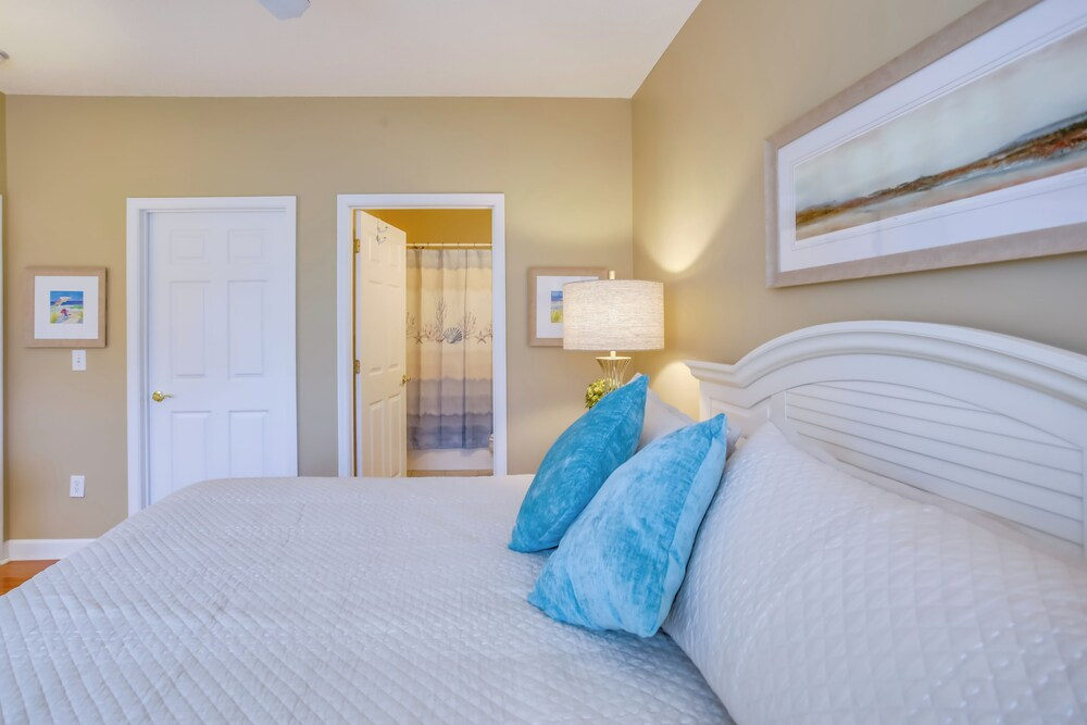 Golf Resort Condo w/ Pool in North Myrtle Beach!