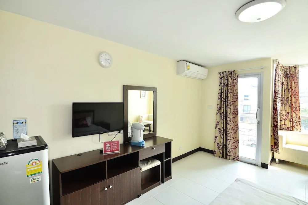 Aryan Suites Hotel