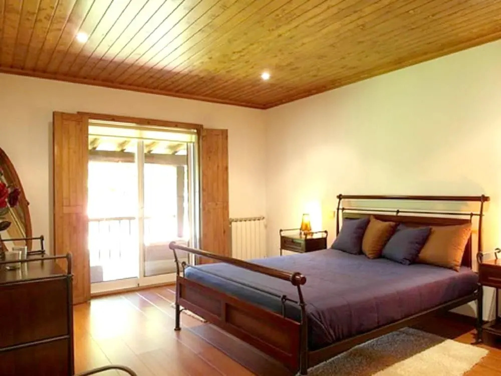 Elegant Villa with Panoramic Views in Caniçada
