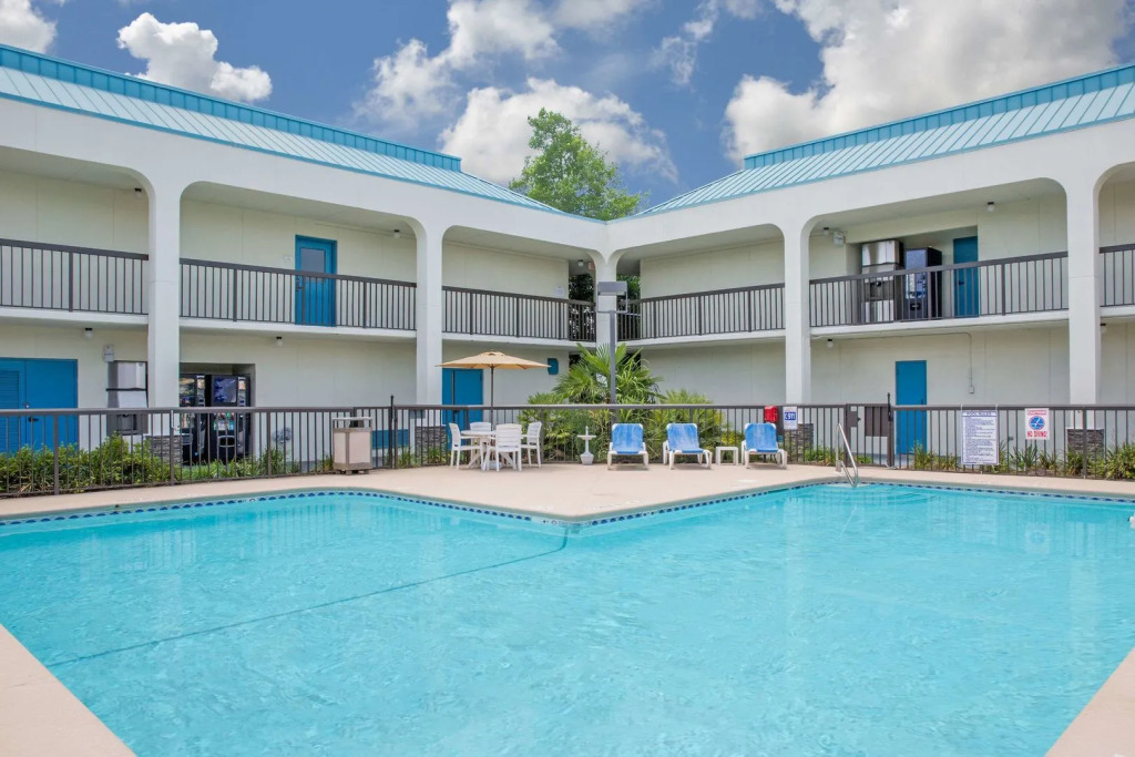 Studio 6 Suites Jacksonville, NC - Camp LeJeune