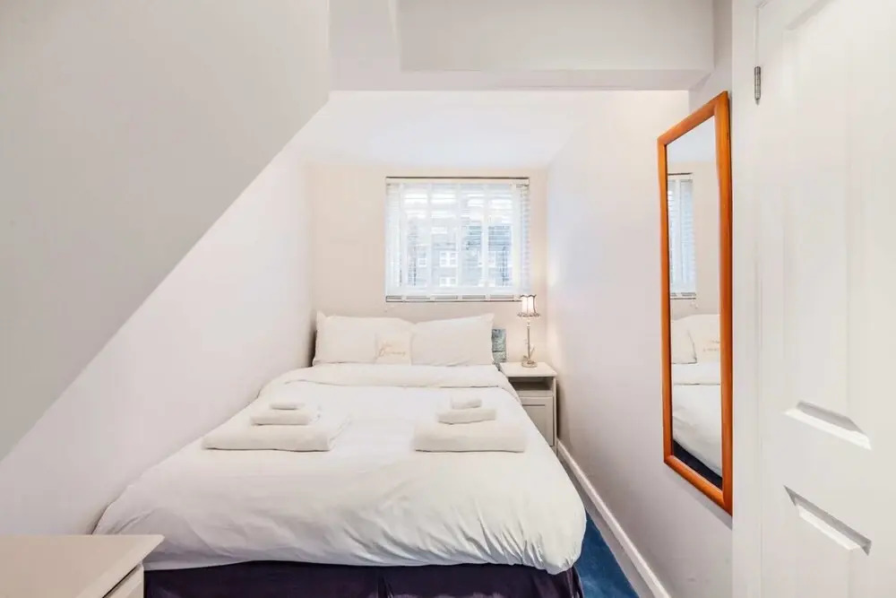 Modern 2 bed Flat, West Kensington, Sleeps 4