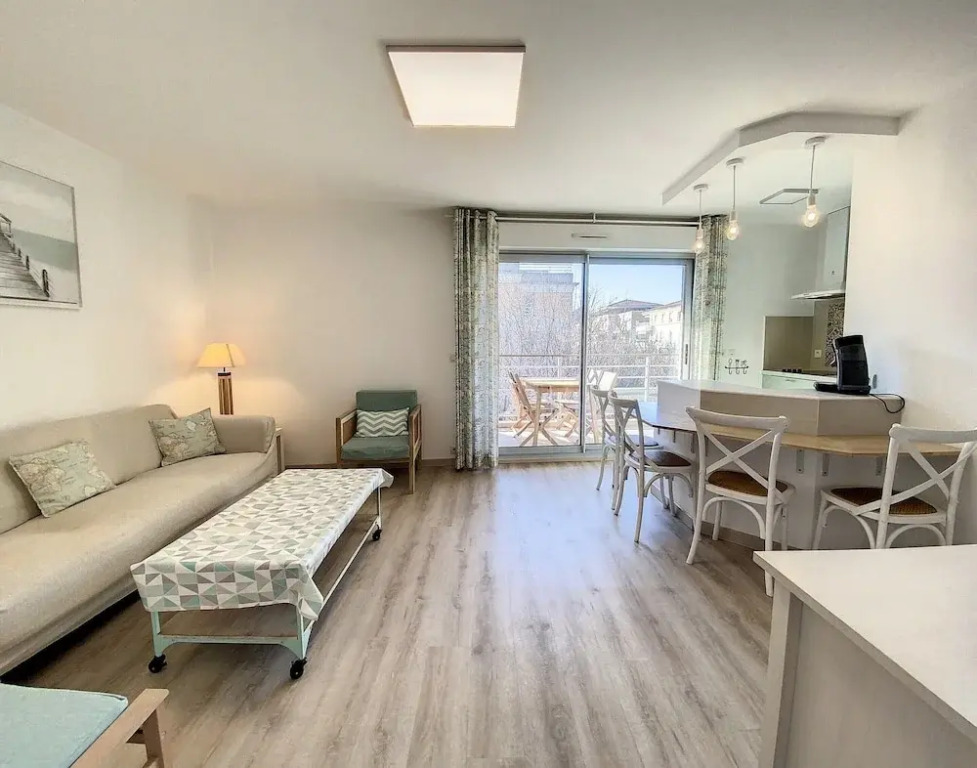 Terrace Apartment Near the Beach
