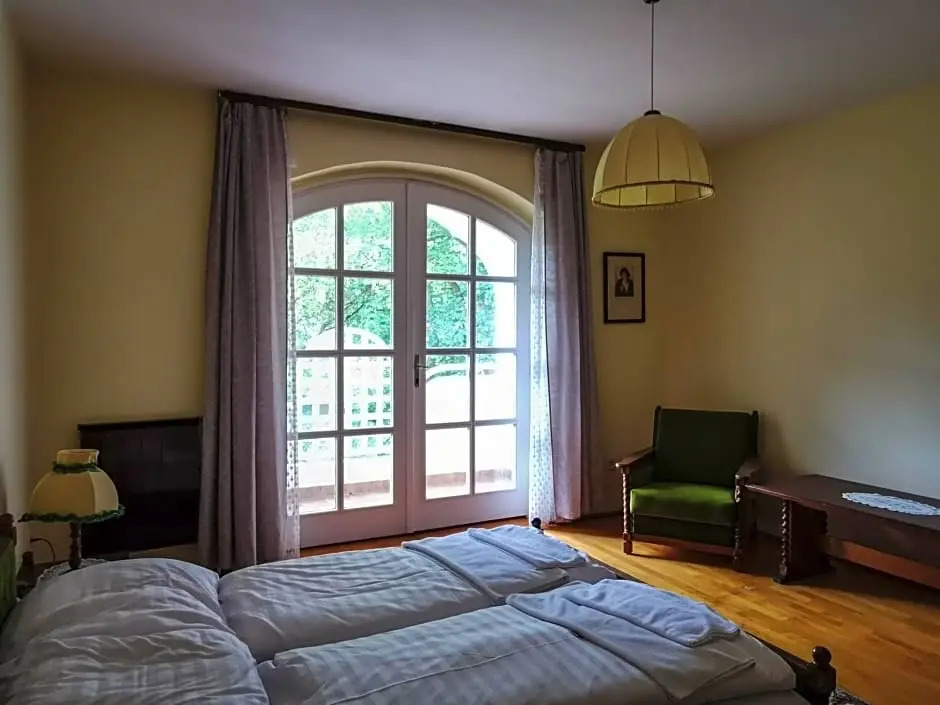 Cseri Kastélyszálló