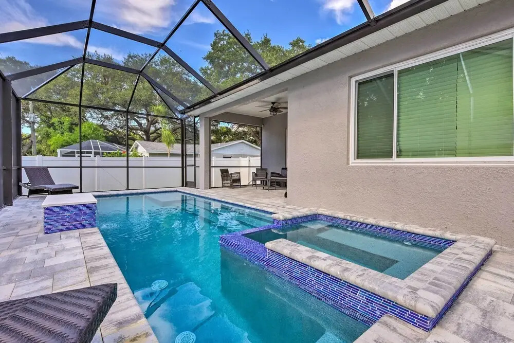 Beautiful Getaway ~ 4 Miles to Venice Beach!