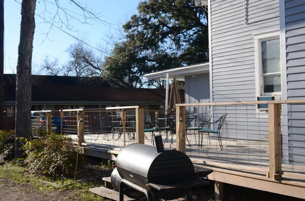 The Oak Motel