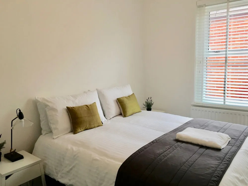 Netley Village Apartment By Your Stay Solutions Short Lets & Serviced Accommodation Netley Southampton With Free Wi-Fi