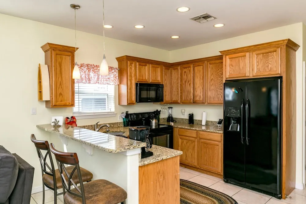 Intimate Resort 2 Blocks from Beach by RedAwning