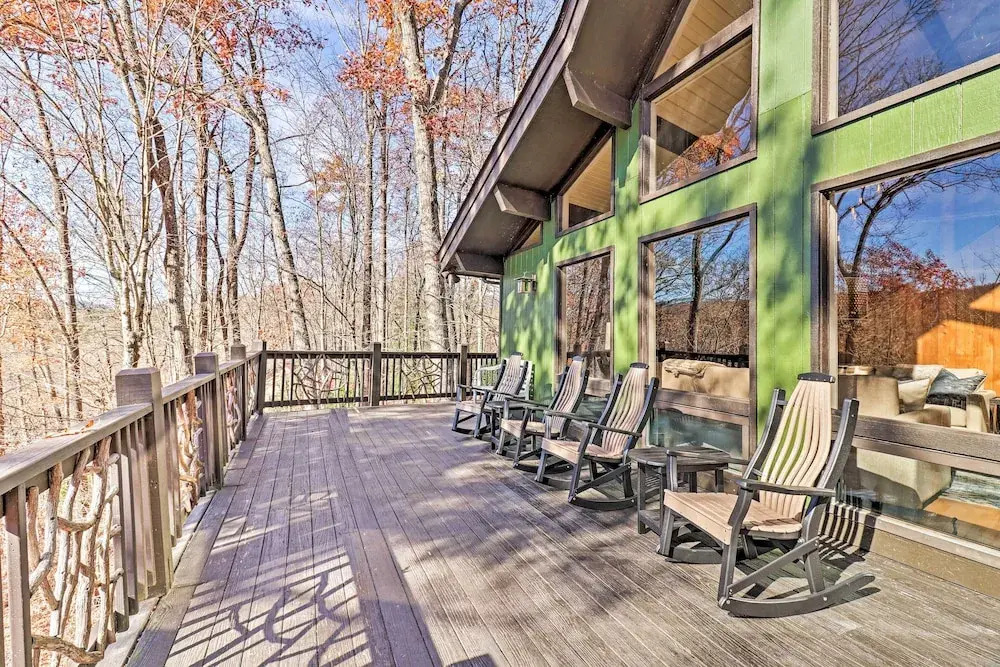 5 Mi to Ski Sapphire Valley: Cozy Retreat w/ Decks