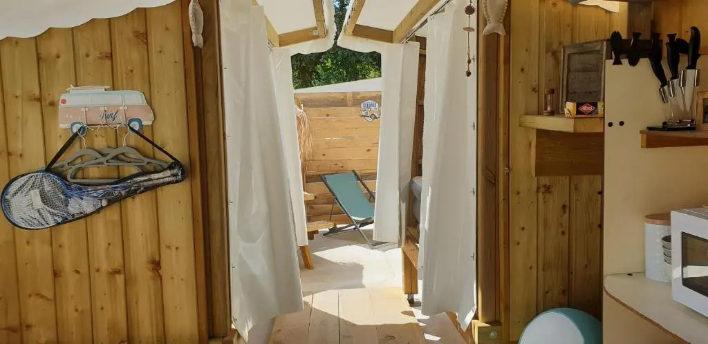 Gîte insolite vue sur le ciel étoilé , cuisine, salle d eau, 2 chambres , proche du zoo de La Palmyre
