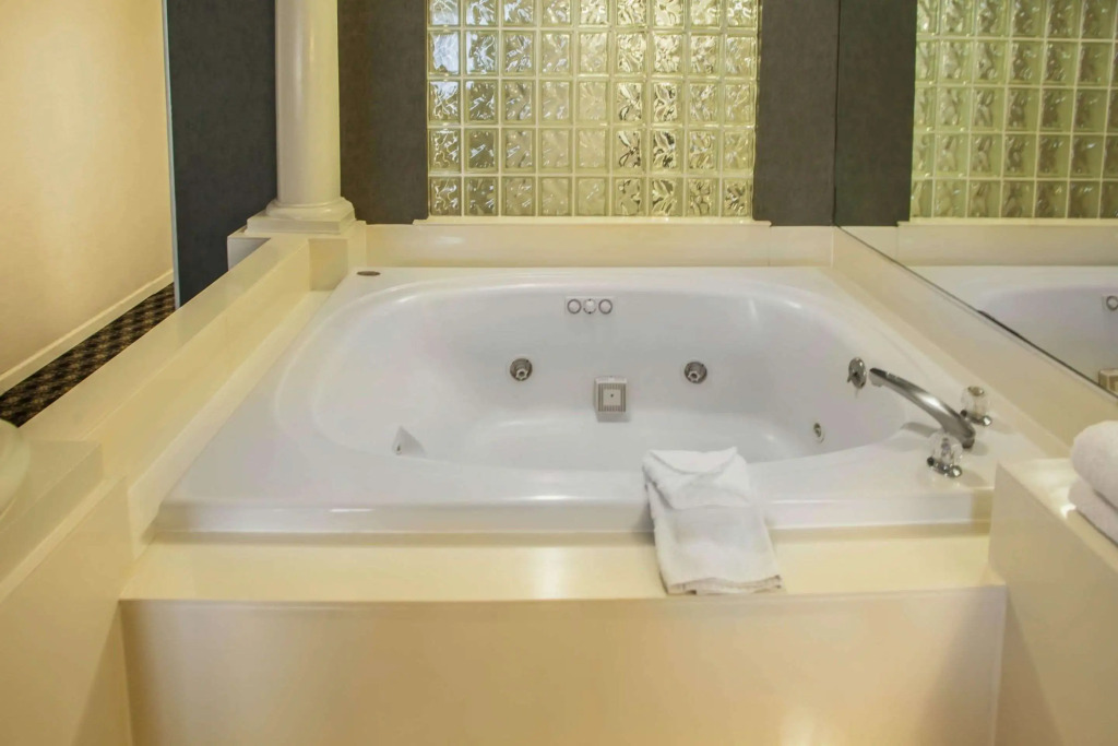 Quality Inn & Suites St Charles -West Chicago