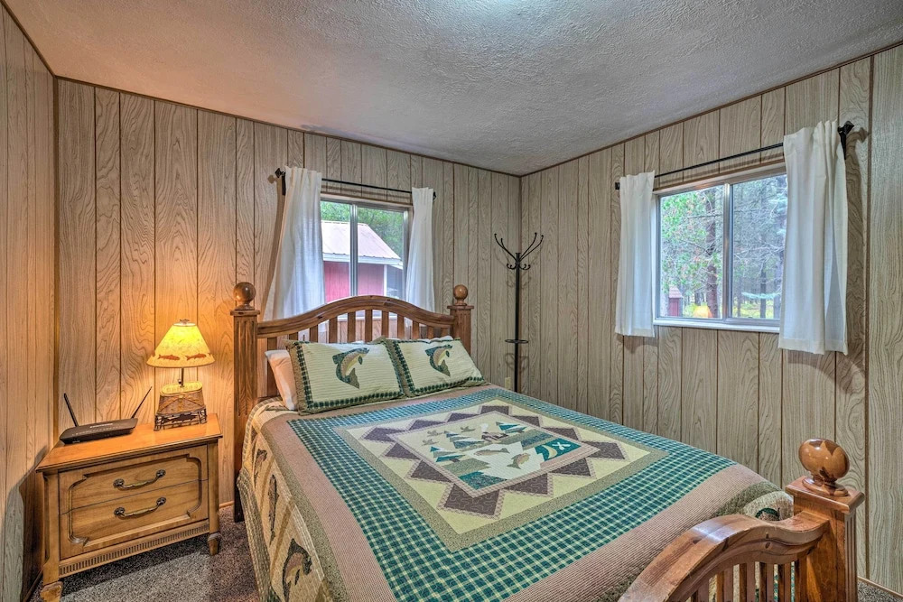 2 Cozy Island Park Cabins w/ Near the Lake!