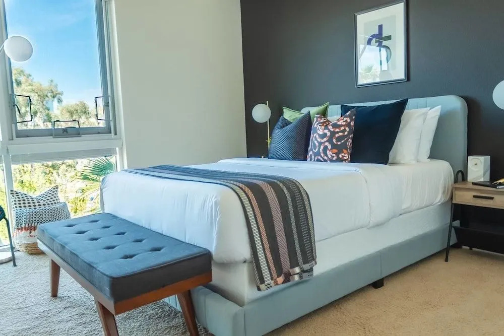 Chic 2BR With Private Balcony Views in DT Phoenix