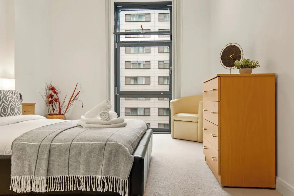 1 Bed South Quay Apartments Canary Wharf