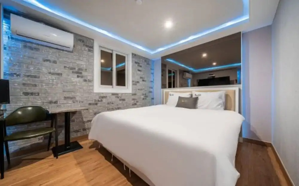 Sweet Hotel