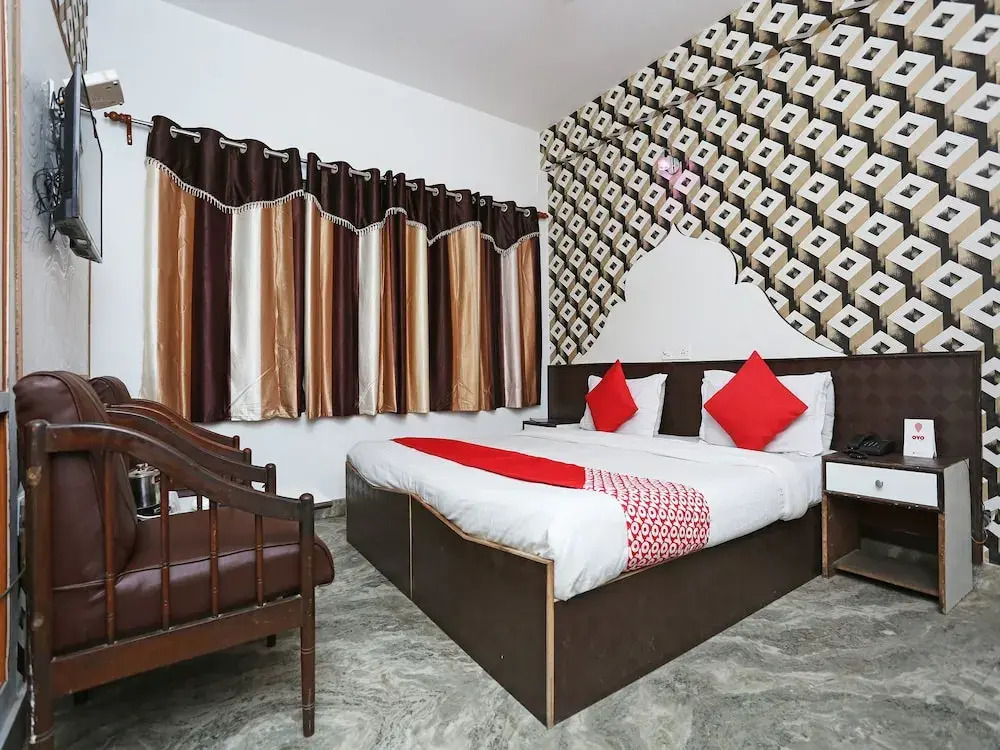 OYO 5249 Hotel Heera International