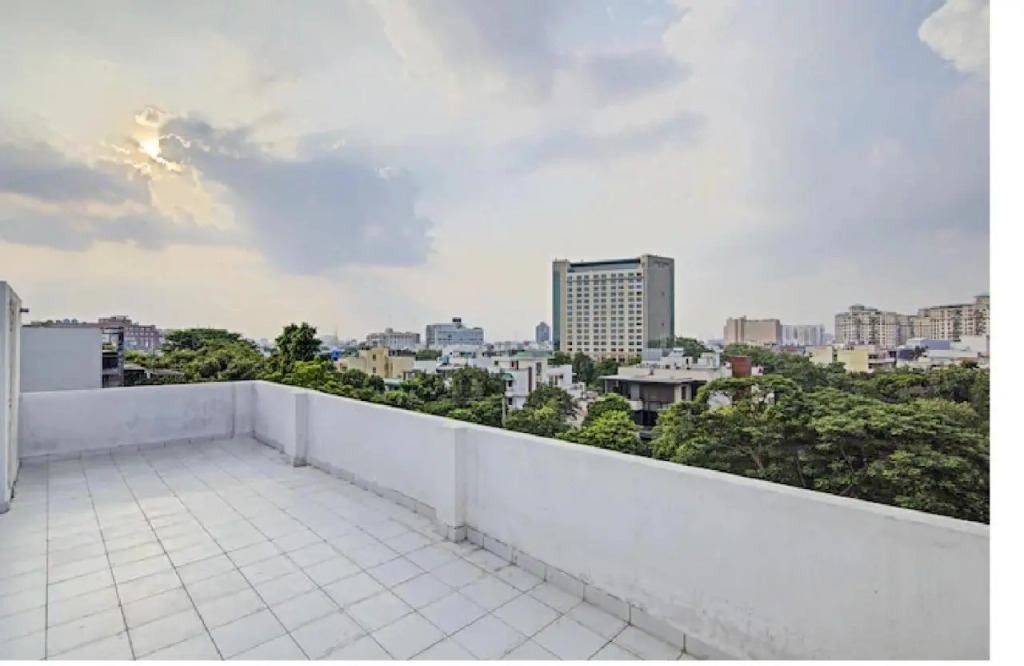 NUAB House - Near Fortis, MAX, MEDANTA, Paras Hospitals and HUDA Metro
